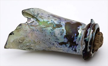Fragment of neck and lip of abdominal bottle with cork, belly bottle bottle holder soil find glass cork, free blown and shaped
