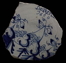 Soul of majolica dish, on which text and fruit, dated 1659, dish crockery holder soil find ceramic earthenware glaze lead glaze
