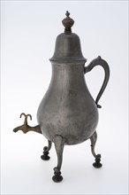 Jug with tap, Kraantjeskan, tap jug tableware holder tin copper wood, h lid 11.6 cast Tap jug on loose triangular copper base