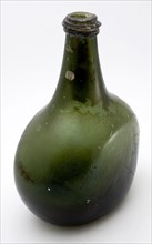 ijker: Jan Haegmans, Bottle with pewter gauge band at the neck with Rotterdam city coat of arms, bottle holder soil found glass