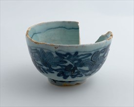 Small faience bowl with floral decor, bowl crockery holder tea service crockery earthenware ceramics pottery glaze tin glaze h 4