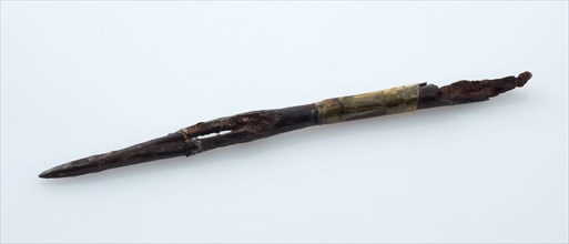 Needle with eye and handle, point with wide eye slightly behind, needle soil find wood bone metal handle, needle, Needle with