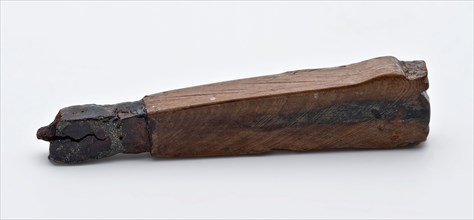 Legs are knife-shaped, rectangular and tapered, knife handle knife cutlery soil find leg, w 1.3 sawn cut sanded Legs knife