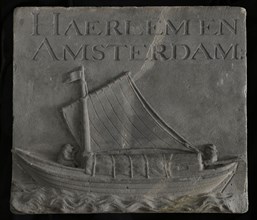 Stone with sailing barge and Haerlem and Amsterdam, facing stone sculpture sculpture building component sandstone stone, ca 32
