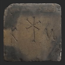 Tombstone with initials KM, tombstone slate stone, minced Square inscription and house mark in bas-relief K M death mourning