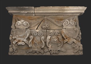 Facade stone Proveniershuis with lintel and four escutcheons: Jacob Verboom, Pieter Dubois, Jan Swinnas and Jan de Haes, gable