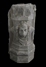 Basement with male head, basement ornament building component sandstone stone, sculpted Basement with bottom and top five-sided