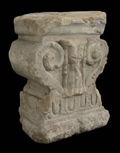 Basement with hourglass, basement ornament building component limestone stone, sculptured Basement with rectangular top