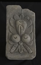 Cornerstone with fruit and leaves, keystone ornament building component sandstone stone, d 15.3