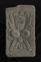 Cornerstone with fruit and leaves, keystone ornament building component sandstone stone, d 13.0