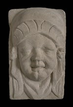Head, woman with hat, gable wall stone ornament sculpture sculpture building component sandstone stone, sculpted Above wider