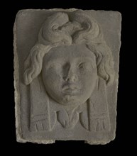 Head, woman with hair lifted up, gable wall stone ornament sculpture sculpture building component sandstone stone, sculpted
