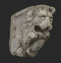 Console with lion and cartouche, console construction element sandstone stone, sculpted Console with seated lion holding