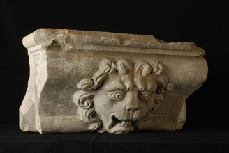 Console with lion head, console building element sandstone stone, carved war Second World War bombardment Rotterdam City
