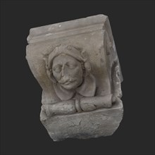 Console with man's head, helmet and plumes, console construction element sandstone stone, sculpted Console with male head helmet