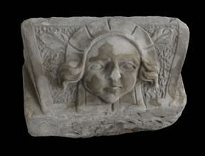 Console, female head with hat, console construction element sandstone stone, sculpted