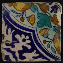 Ornament tile, diagonal ornament in quatrefoil with bows in which orange apples and flowers, palm corner, corner pattern rosette