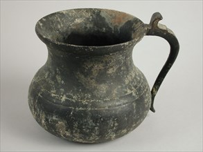 Tinsmith: IJsbrand Fransz 'van de Tin' Halling, Tin chamber pot with vertical soldered seam, pot holder sanitary soil find tin