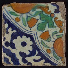 Ornament tile, diagonal ornament in quatrefoil with bows in which orange apples and flowers, palm corner, corner pattern rosette