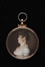 Portrait miniature of an unknown woman, portrait miniature medallion painting sculptures gold ivory paint watercolor glass ivory