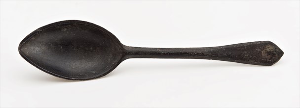 Spoon with oval pointed bowl and straight handle with pointed end, teaspoon table spoon equipment ground find tin metal, cast