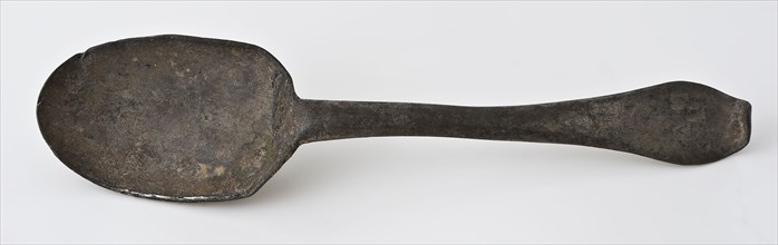 Hendrick van Duyveland (?), Spoon with elongated oval bowl and flat handle with pointed end, spoon cutlery soil find tin metal