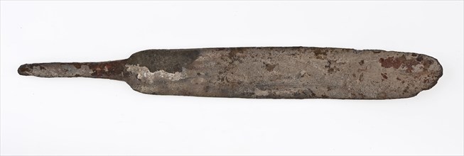 Spatula shaped blade with narrowed sting, blade knife cutlery ground find iron metal, archeology Rotterdam rail tunnel cutting