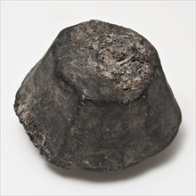 Polygonal conical, lead weight, weight of founding lead metal, grams poured Tapered weight with polygonal side. Bottom hole