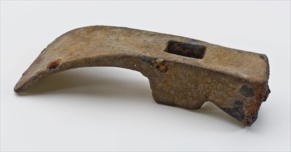 Kuipers drawbar with wide drawbar and heavy hammer rear, coopers drawbar drawbar tool equipment ground find iron metal, forged