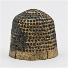 Copper molded thimble with counterclockwise spiral, thimble sewing kit soil find brass metal, cast Copper molded thimble