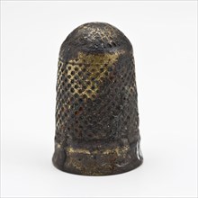 Copper molded thimble with groove at the top, thimble sewing kit soil find copper brass metal, cast Copper molded thimble