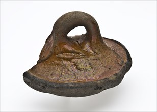 Earthenware lid, sausage ear, glazed, lid closure soil found ceramic earthenware glaze lead glaze, hand turned hand shaped