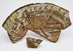Dish on fins, decorated with escutcheon and arrows in sgraffito, dish crockery holder soil find ceramic earthenware clay engobe