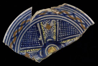 Fragment majolica dish, yellow, orange and blue on white, cross shape with shaded areas in between, dish plate crockery holder