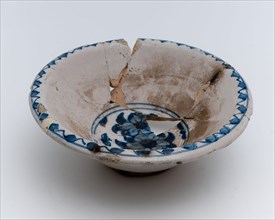 White, faience bowl with blue representation, flowers, bowl crockery holder soil find ceramic earthenware glaze tin glaze, hand