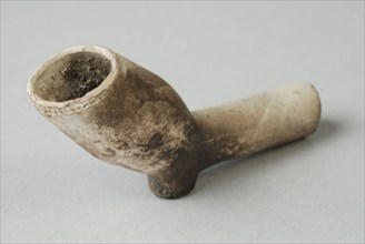Clay pipe with heel and heel mark, slim and double conical model, clay pipe smoking equipment smoke floor pottery ceramics