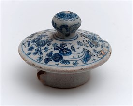 Earthenware lid, faience, decor in blue and white, high lid with two locking knobs, lid closure pot holder soil find ceramic