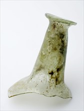 Fragment of part of shoulder, neck and lip of (medicine?) Bottle, medicine bottle bottle holder soil find glass, cm - 1.6 cm