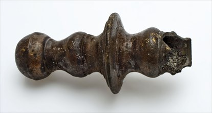 Hollow, profiled metal object, possible cord hanger or spout, part artifact foundations copper metal h 6,5, cast Hollow