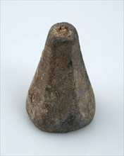Cone-shaped lead weight, cord hanger?, weight of gravity ground find lead metal h 3.5, cast Heptagon pyramid shaped metal object