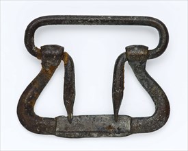Buckle with hinged bracket, where two angels, buckle fastener part soil find buyer? metal, Open bracket with two hooks at the