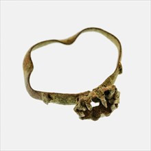Copper ring with chaton, ring ornament clothing accessory clothing soil find copper metal, d 0.2 Narrow, undecorated shone