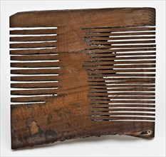 Rectangular, undecorated comb with two rows of teeth, comb fragment soil found leg, sawn Rectangular unadorned comb with double