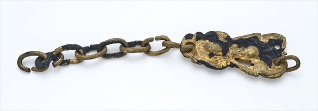 Necklace with oval links and metal plate on which female figure, chain soil find brass metal, Chain consisting of oval links