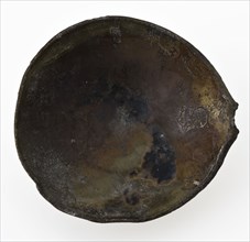 Jan van Leeuwen, Fig-like container of spoon, stem is broken, spoon cutlery soil find copper metal, cast Molded bowl short rat