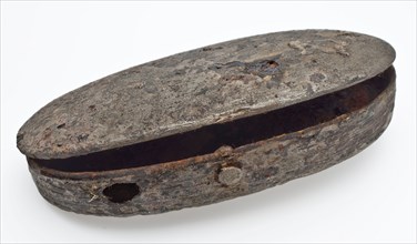 Oval tobacco box with hinging lid, tobacco box holder soil find iron metal, Oval box with hinged lid. Hinges in the middle