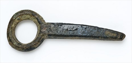 Pen with round eye, pointedly tapered, locking pin?, pin fastener part soil find copper metal, cast Rectangular metal rod ending