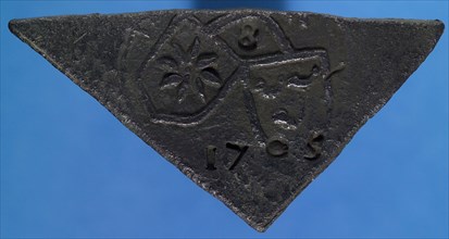 Triangular plate of lead with coats of arms and 1705, emergency currency currency exchange medium foundry lead metal, Triangular