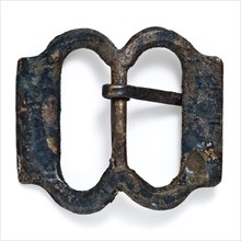 Buckle with two oval eyes, kinked model with wide sides, buckle fastener part soil find buyer? silver? metal, molded Buckle
