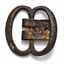 Buckle with two oval eyes, with middle post leather fittings, buckle fastener part soil find copper brass metal, cast Buckle